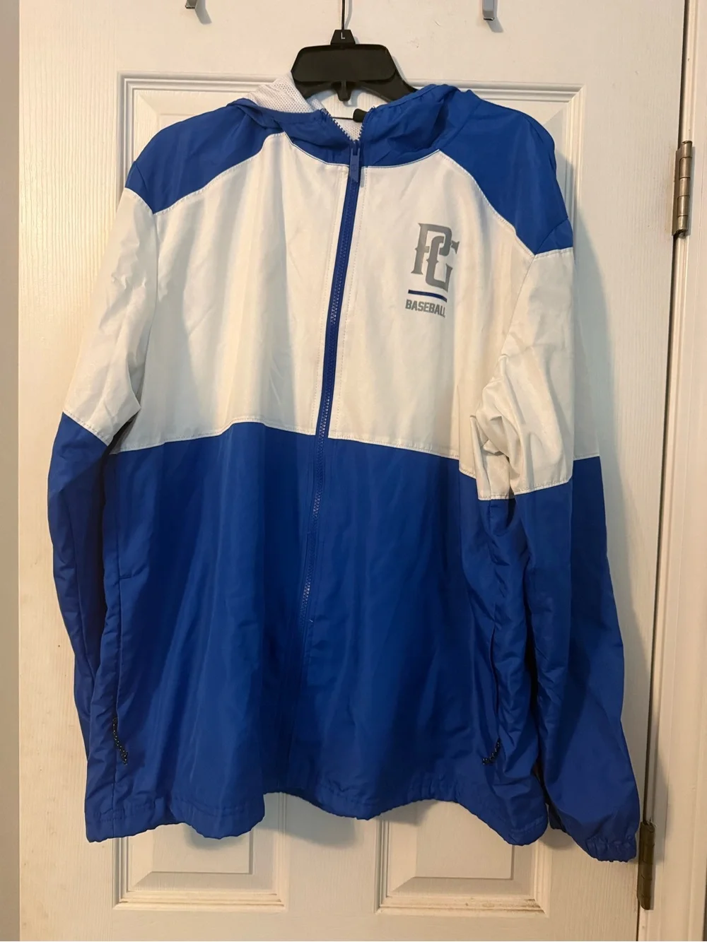 Holloway lightweight hooded